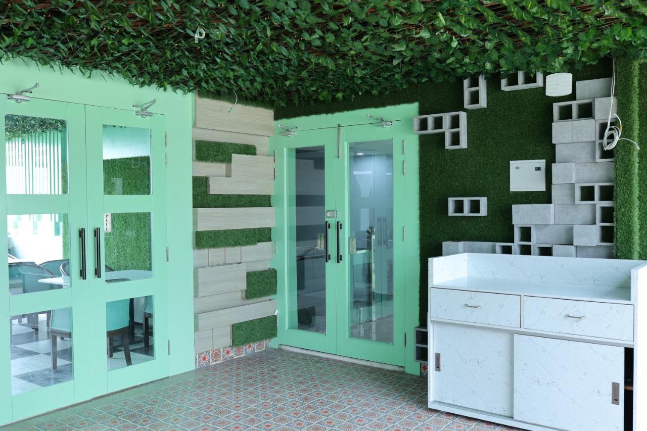 דהראדון Hotel 7 Heaven מראה חיצוני תמונה