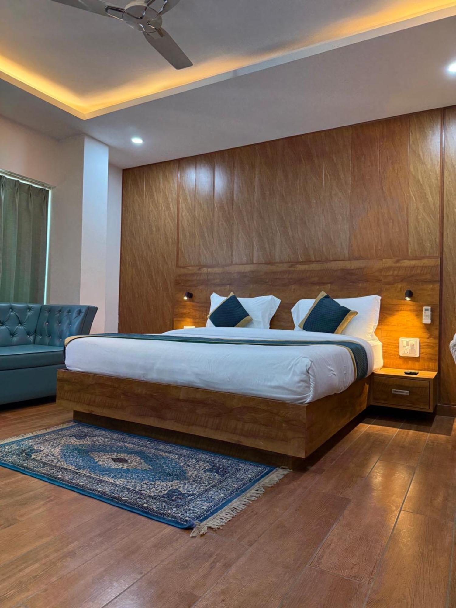 דהראדון Hotel 7 Heaven מראה חיצוני תמונה