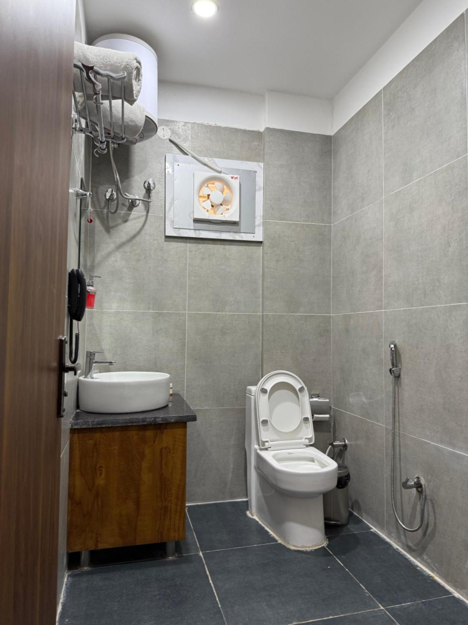 דהראדון Hotel 7 Heaven מראה חיצוני תמונה