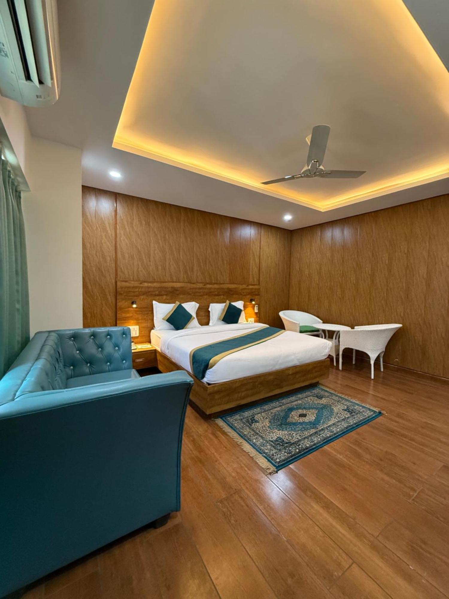 דהראדון Hotel 7 Heaven מראה חיצוני תמונה