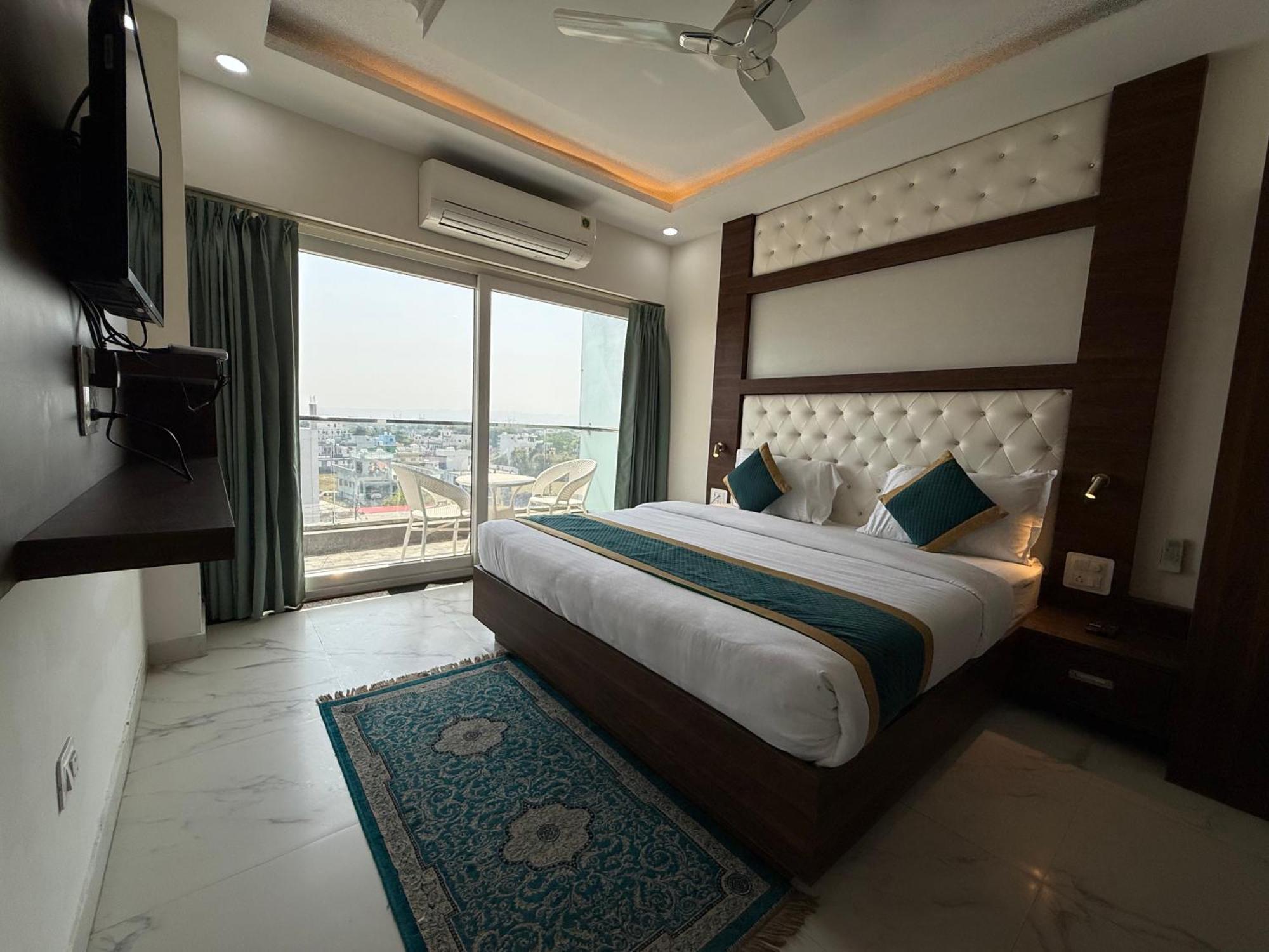 דהראדון Hotel 7 Heaven מראה חיצוני תמונה